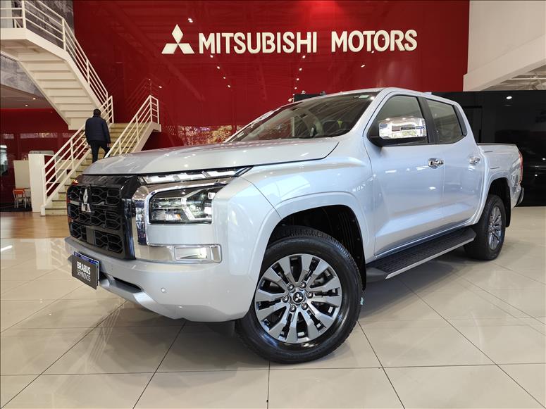 Mitsubishi-TRITON-2.4 Biturbo CD Hpe-s 4X4