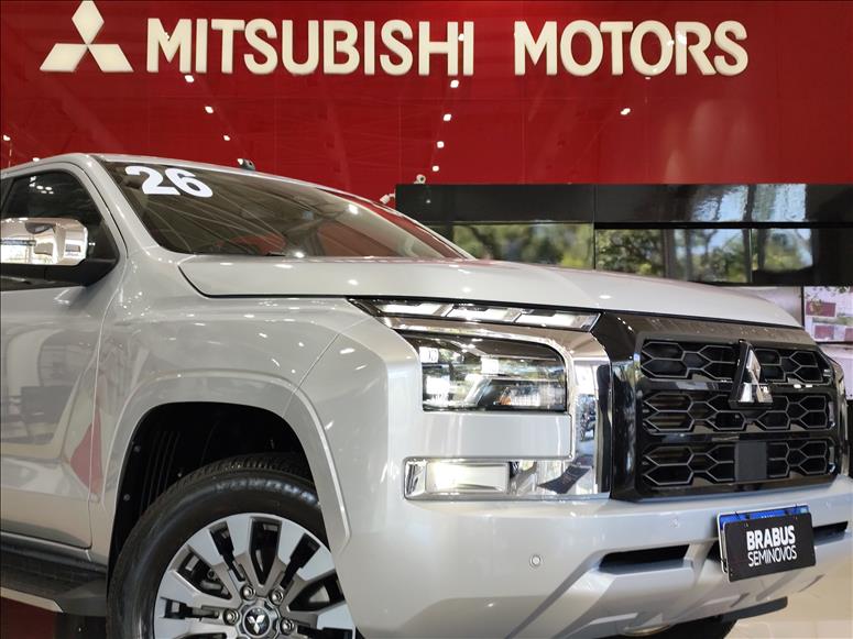 Mitsubishi-TRITON-2.4 Biturbo CD Hpe-s 4X4