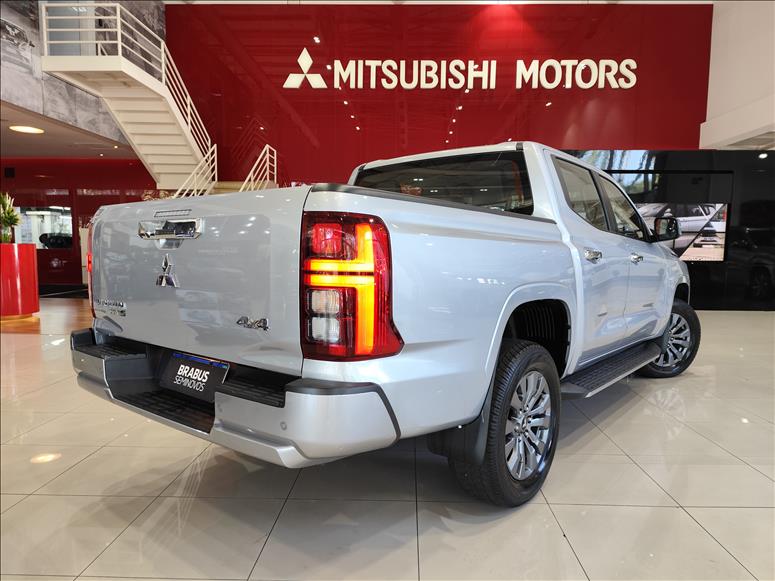 Mitsubishi-TRITON-2.4 Biturbo CD Hpe-s 4X4