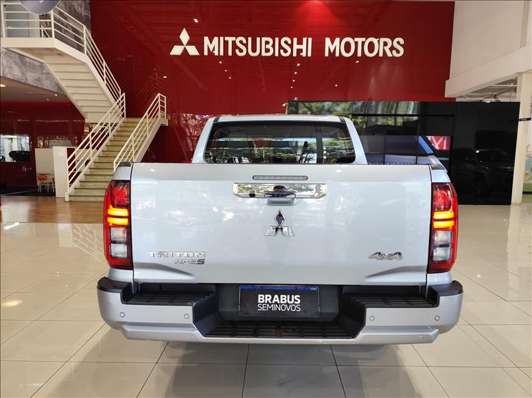 Mitsubishi-TRITON-2.4 Biturbo CD Hpe-s 4X4