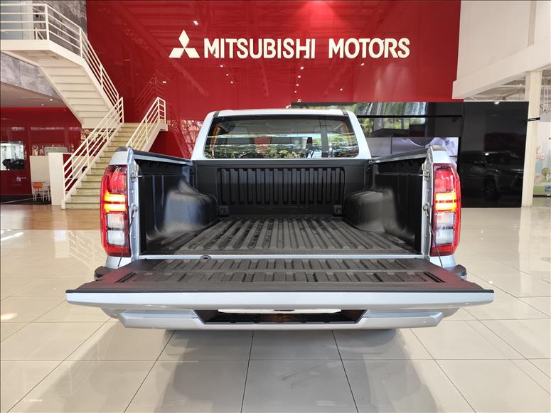 Mitsubishi-TRITON-2.4 Biturbo CD Hpe-s 4X4