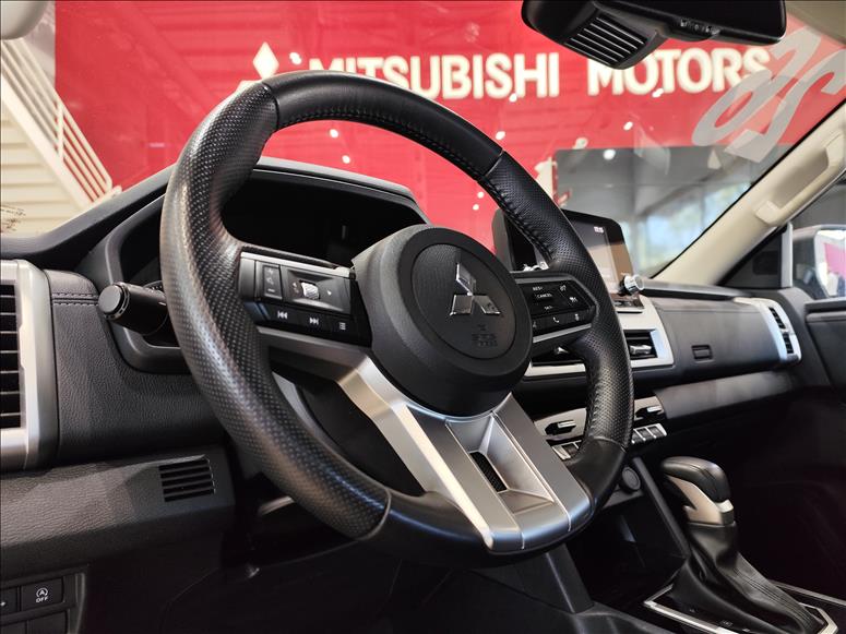 Mitsubishi-TRITON-2.4 Biturbo CD Hpe-s 4X4