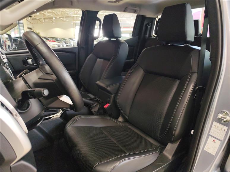 Mitsubishi-TRITON-2.4 Biturbo CD Hpe-s 4X4