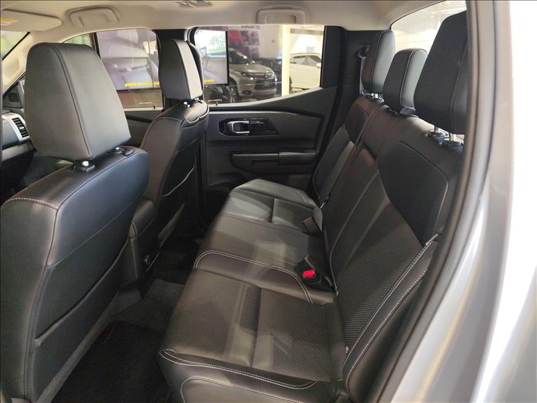 Mitsubishi-TRITON-2.4 Biturbo CD Hpe-s 4X4