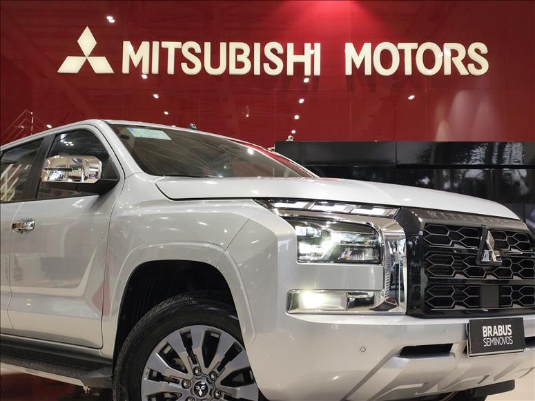 Mitsubishi-TRITON-2.4 Biturbo CD Hpe-s 4X4