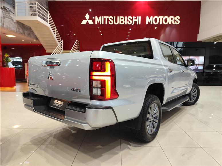 Mitsubishi-TRITON-2.4 Biturbo CD Hpe-s 4X4