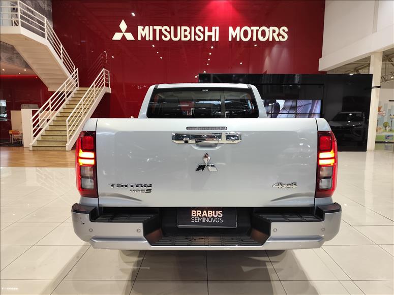 Mitsubishi-TRITON-2.4 Biturbo CD Hpe-s 4X4
