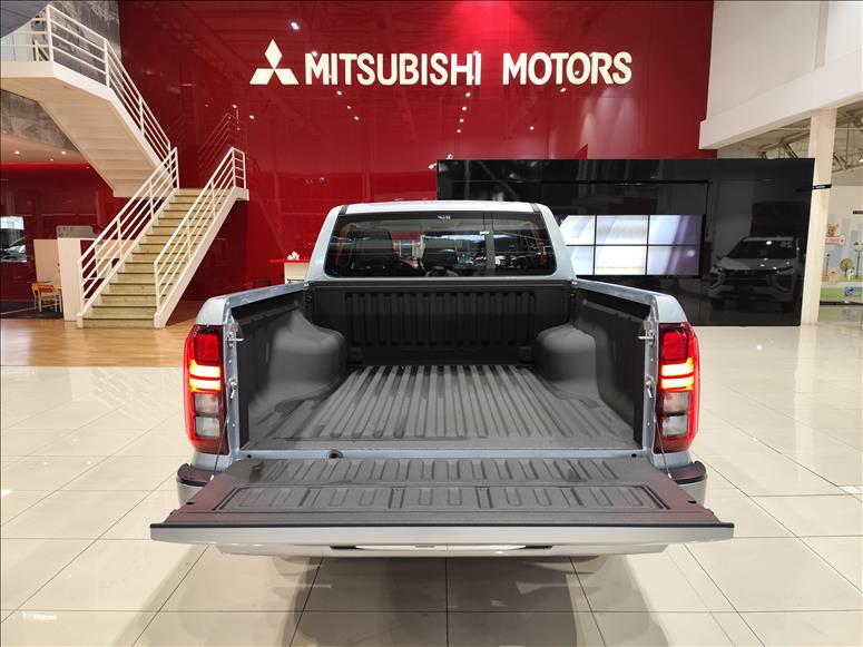 Mitsubishi-TRITON-2.4 Biturbo CD Hpe-s 4X4