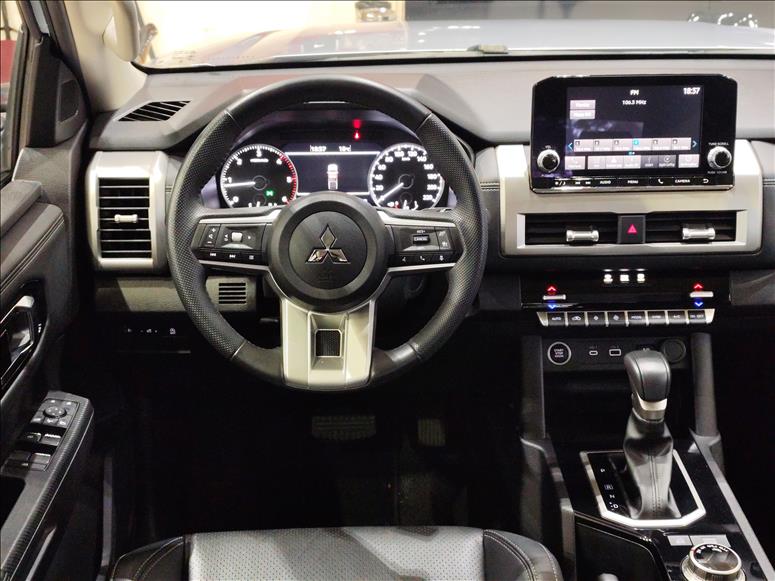 Mitsubishi-TRITON-2.4 Biturbo CD Hpe-s 4X4