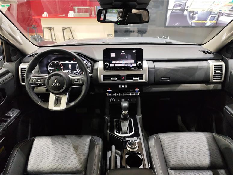 Mitsubishi-TRITON-2.4 Biturbo CD Hpe-s 4X4