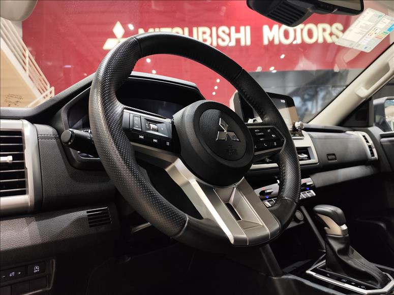 Mitsubishi-TRITON-2.4 Biturbo CD Hpe-s 4X4