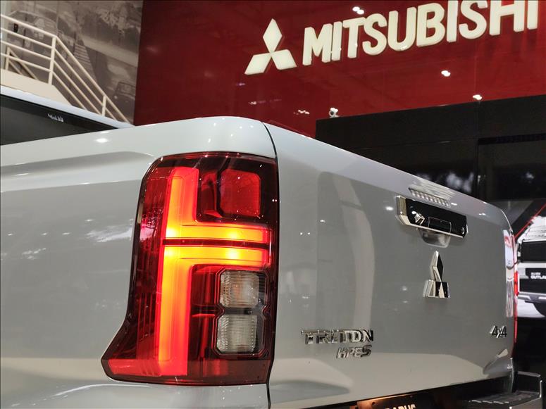 Mitsubishi-TRITON-2.4 Biturbo CD Hpe-s 4X4