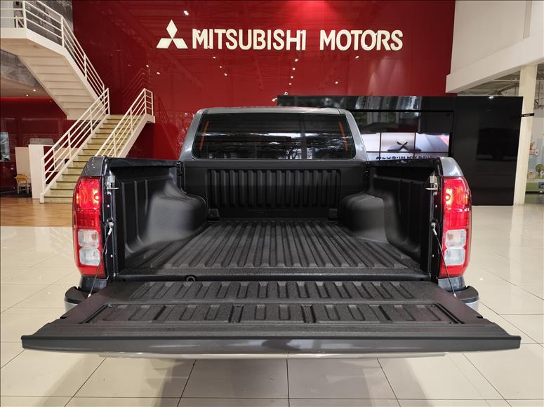 Mitsubishi-TRITON-2.4 Biturbo CD GLS 4X4
