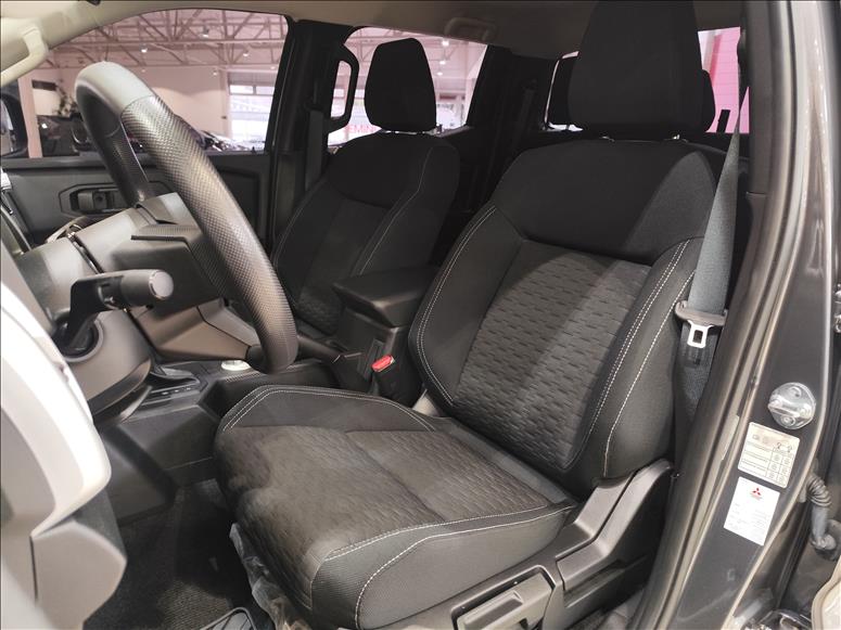 Mitsubishi-TRITON-2.4 Biturbo CD GLS 4X4