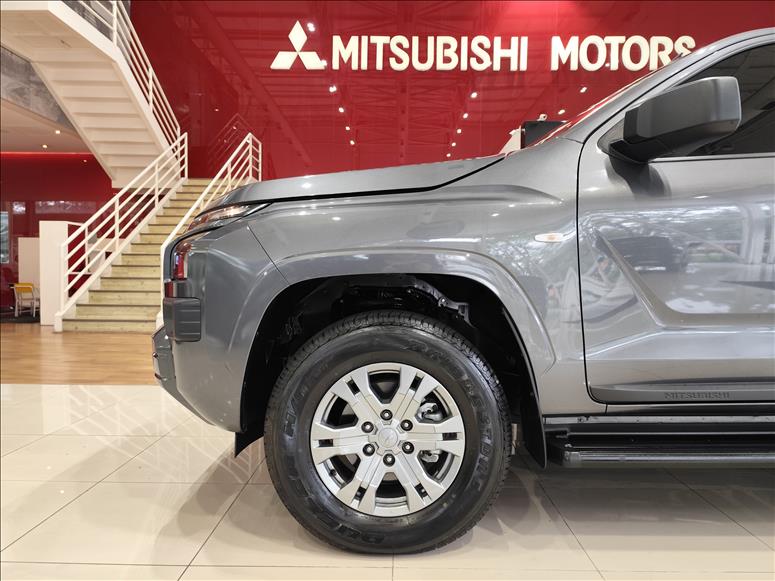 Mitsubishi-TRITON-2.4 Biturbo CD GLS 4X4