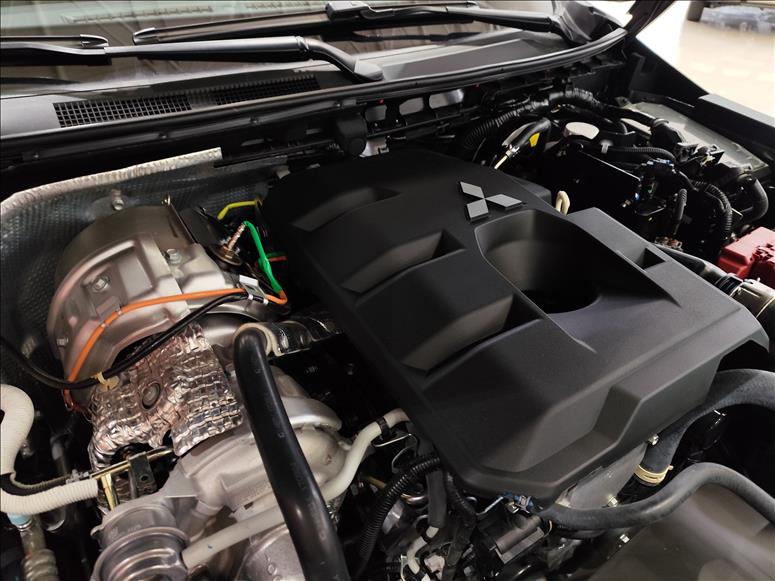 Mitsubishi-TRITON-2.4 Biturbo CD GLS 4X4