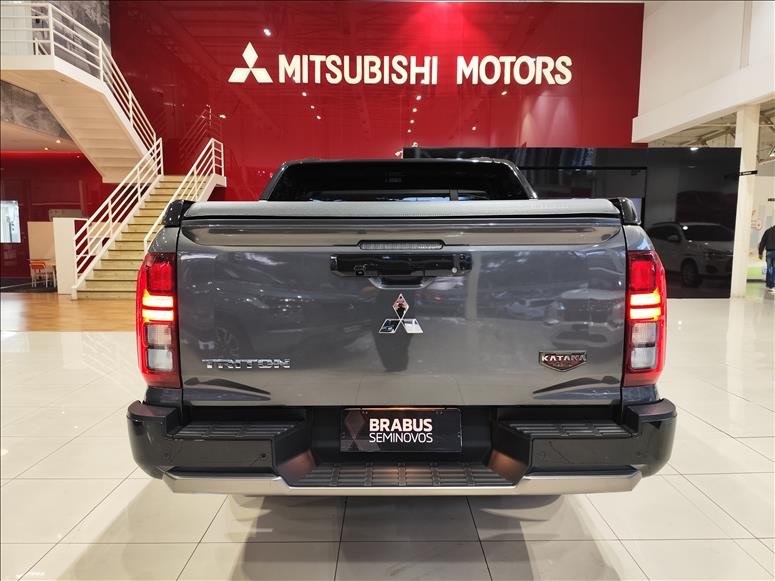 Mitsubishi-TRITON-2.4 Biturbo CD Katana 4X4