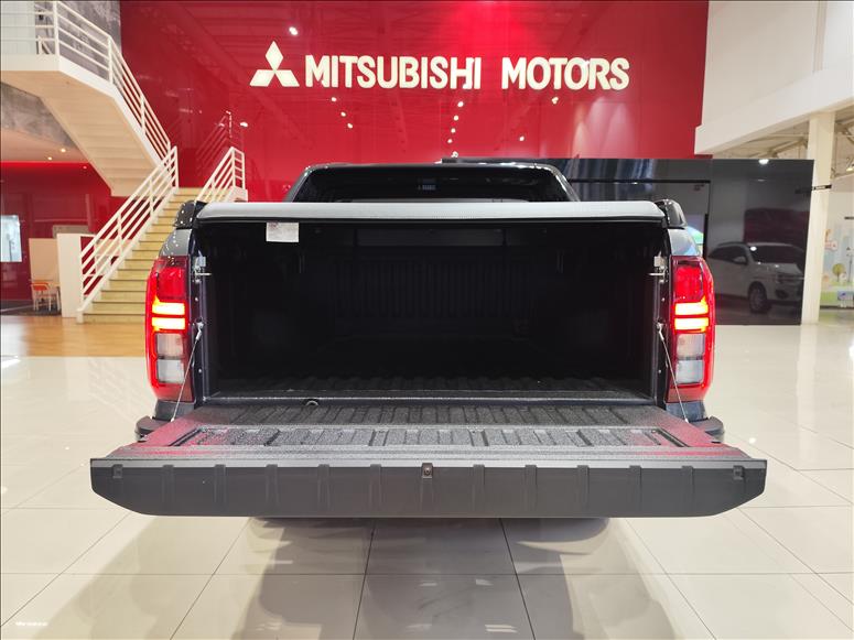 Mitsubishi-TRITON-2.4 Biturbo CD Katana 4X4