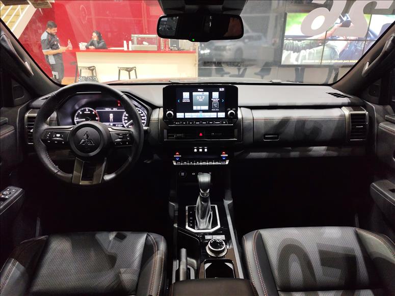 Mitsubishi-TRITON-2.4 Biturbo CD Katana 4X4