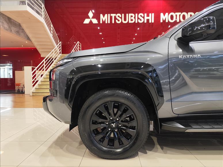 Mitsubishi-TRITON-2.4 Biturbo CD Katana 4X4