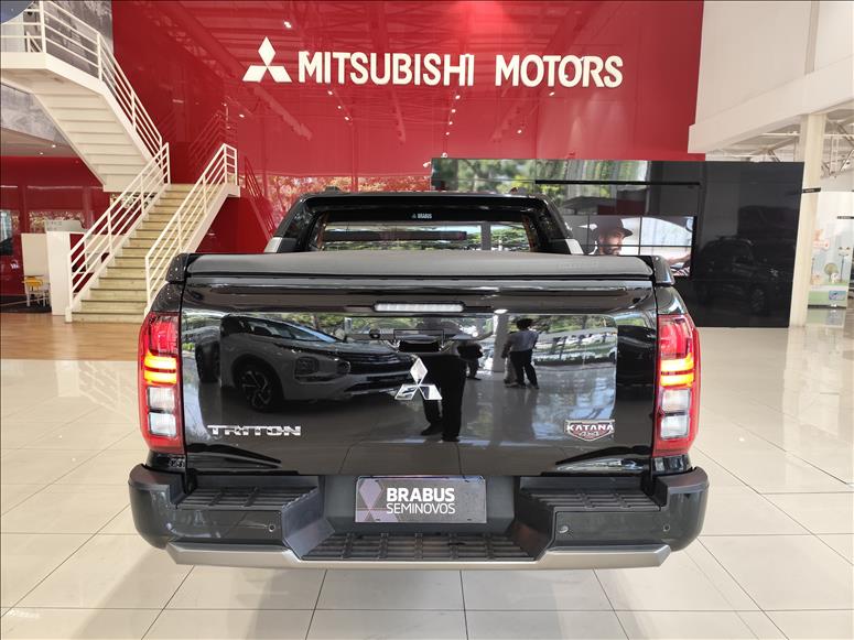 Mitsubishi-TRITON-2.4 Biturbo CD Katana 4X4