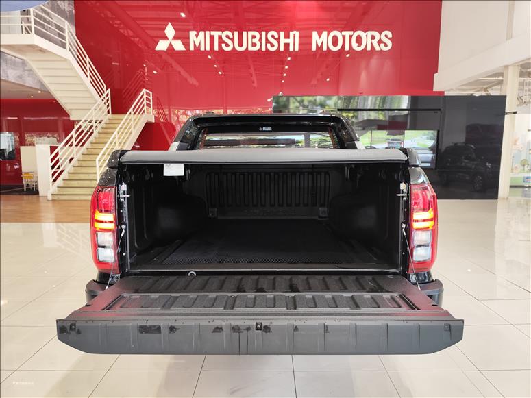 Mitsubishi-TRITON-2.4 Biturbo CD Katana 4X4