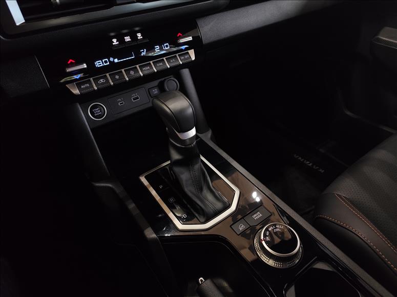 Mitsubishi-TRITON-2.4 Biturbo CD Katana 4X4