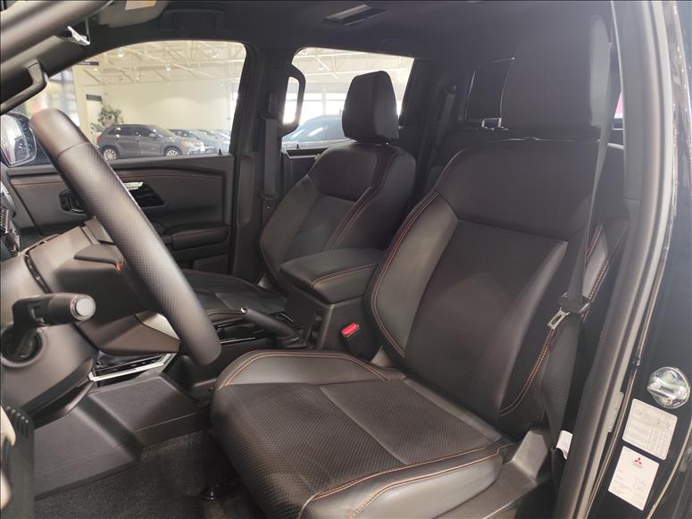 Mitsubishi-TRITON-2.4 Biturbo CD Katana 4X4