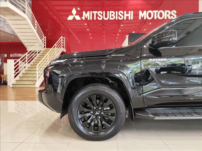 Mitsubishi-TRITON-2.4 Biturbo CD Katana 4X4