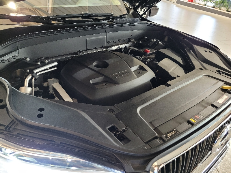 XC90 2.0 T6 Momentum AWD Geartronic XC90 2.0 T6 Momentum AWD Geartronic