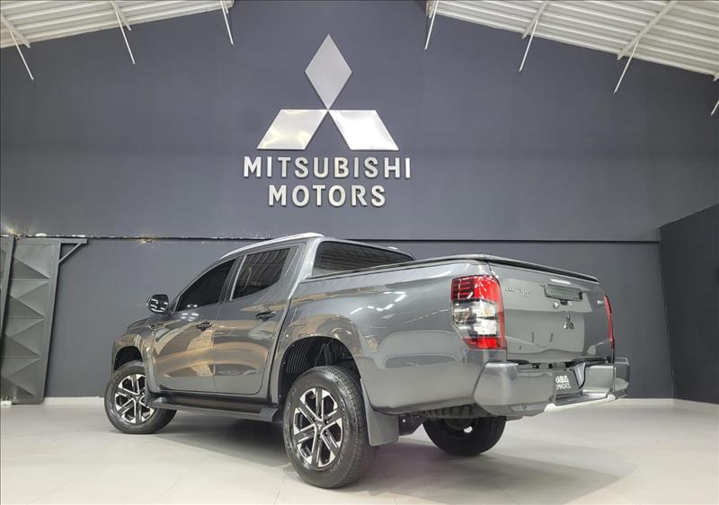 Mitsubishi-L200 TRITON-2.4 16V Turbo Sport Hpe-s CD 4X4