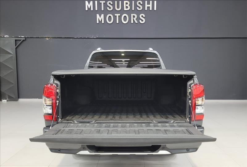 Mitsubishi-L200 TRITON-2.4 16V Turbo Sport Hpe-s CD 4X4