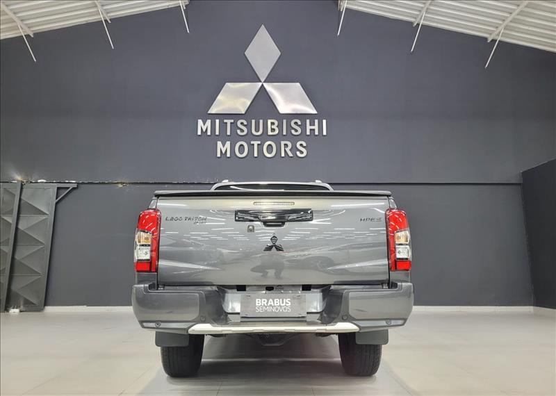 Mitsubishi-L200 TRITON-2.4 16V Turbo Sport Hpe-s CD 4X4
