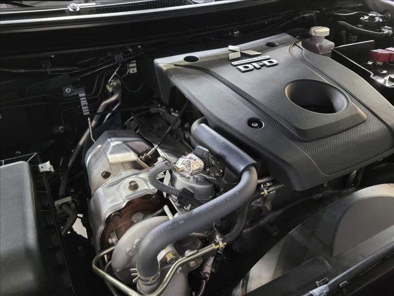 Mitsubishi-L200 TRITON-2.4 16V Turbo Sport Hpe-s CD 4X4