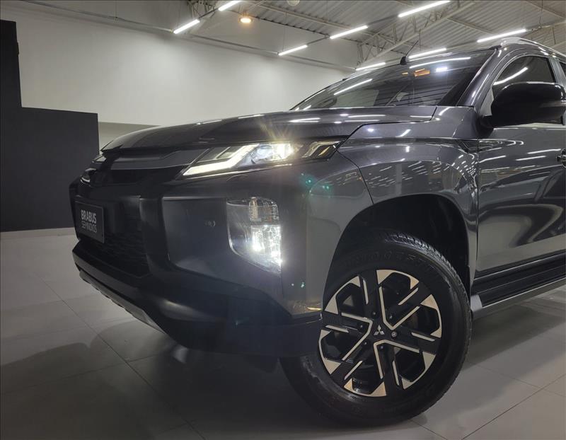 Mitsubishi-L200 TRITON-2.4 16V Turbo Sport Hpe-s CD 4X4