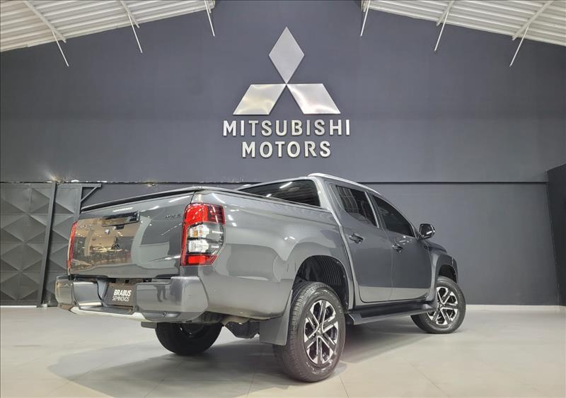 Mitsubishi-L200 TRITON-2.4 16V Turbo Sport Hpe-s CD 4X4