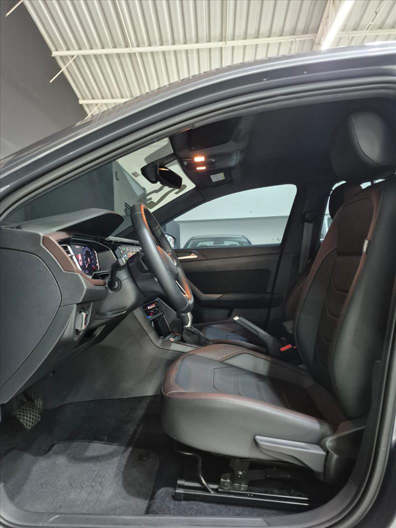 VW - Volkswagen-VIRTUS-1.0 200 TSI Highline