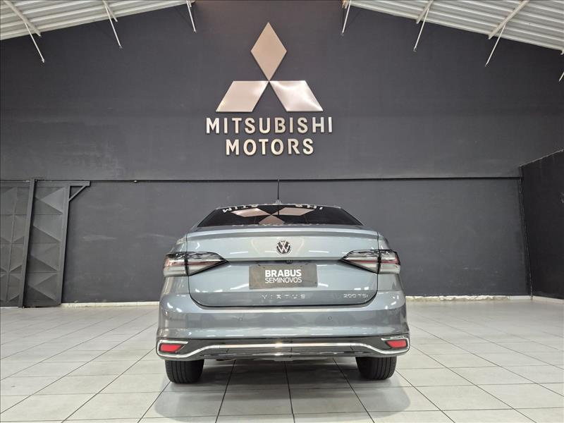 VW - Volkswagen-VIRTUS-1.0 200 TSI Highline