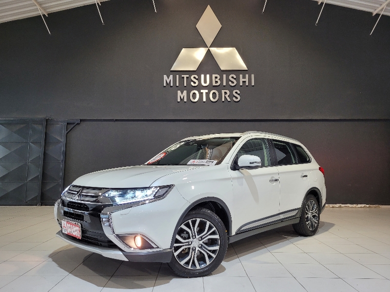 OUTLANDER 2.2 Mivec Di-d Hpe-s AWD OUTLANDER 2.2 Mivec Di-d Hpe-s AWD