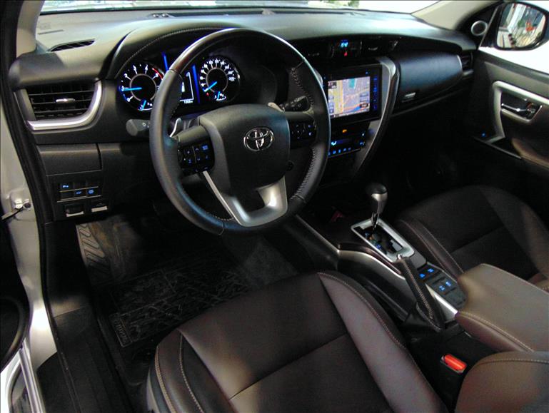 TOYOTA HILUX 2.8 SRX 4X4 CD 16V