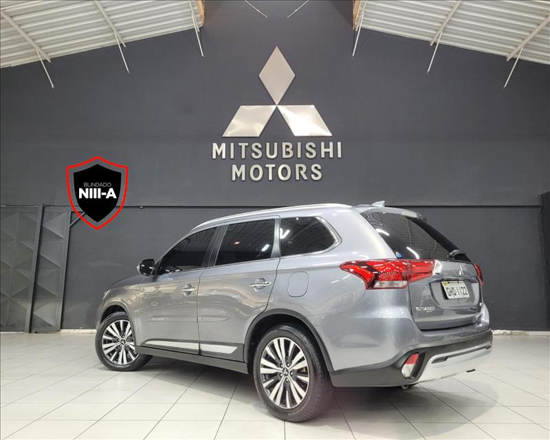 Mitsubishi-OUTLANDER-3.0 Mivec V6 Hpe-s AWD