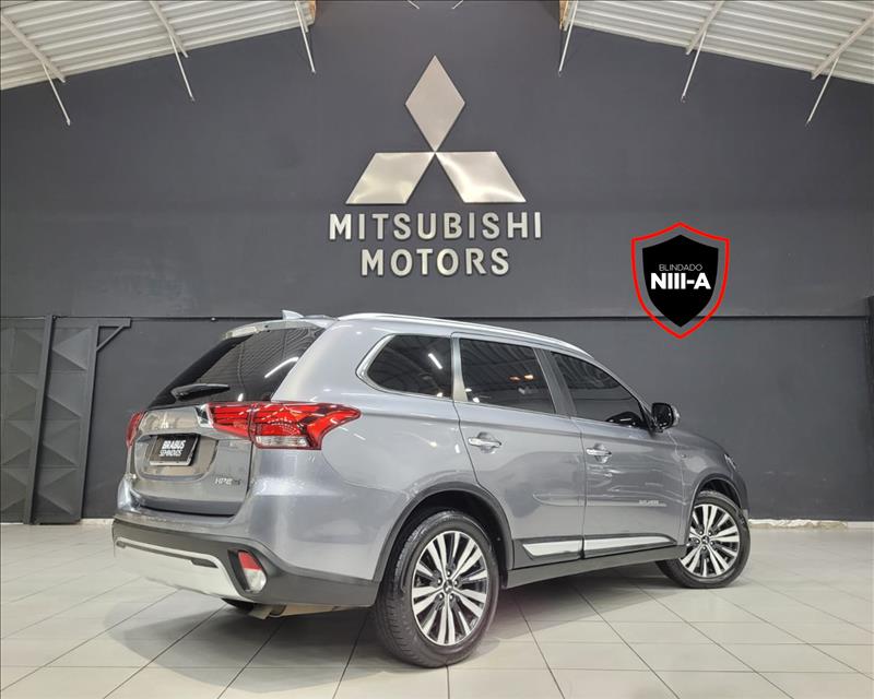 Mitsubishi-OUTLANDER-3.0 Mivec V6 Hpe-s AWD