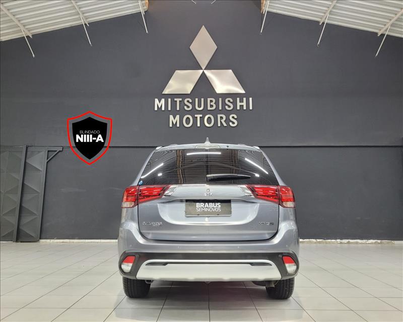Mitsubishi-OUTLANDER-3.0 Mivec V6 Hpe-s AWD