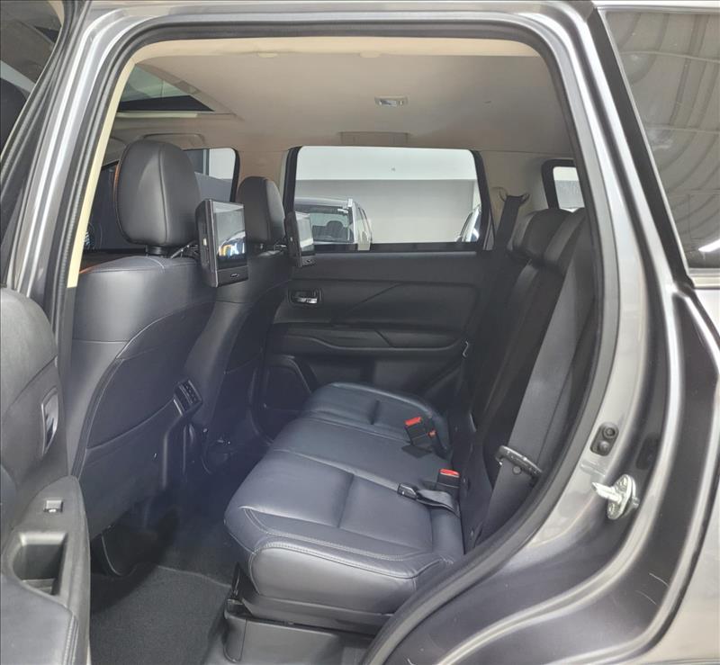 Mitsubishi-OUTLANDER-3.0 Mivec V6 Hpe-s AWD