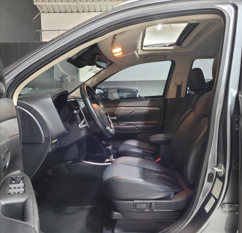 Mitsubishi-OUTLANDER-3.0 Mivec V6 Hpe-s AWD