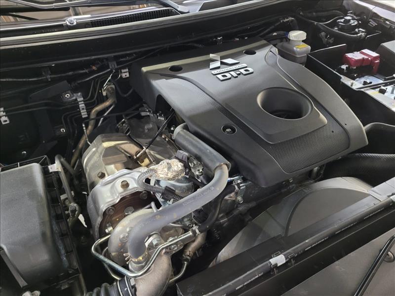 Mitsubishi-PAJERO SPORT-2.4 16V Mivec Turbo Legend AWD