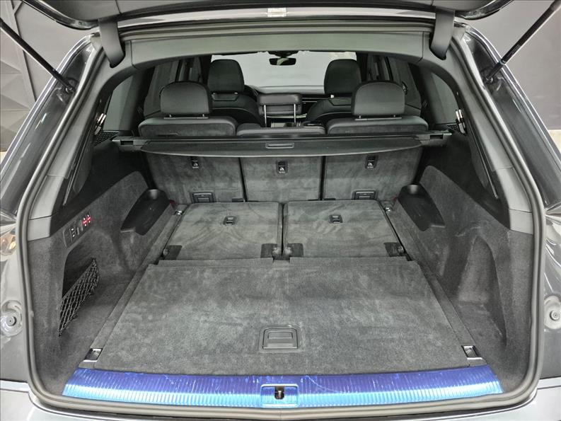 Audi-Q7-3.0 55 TFSI Performance Black Quattro