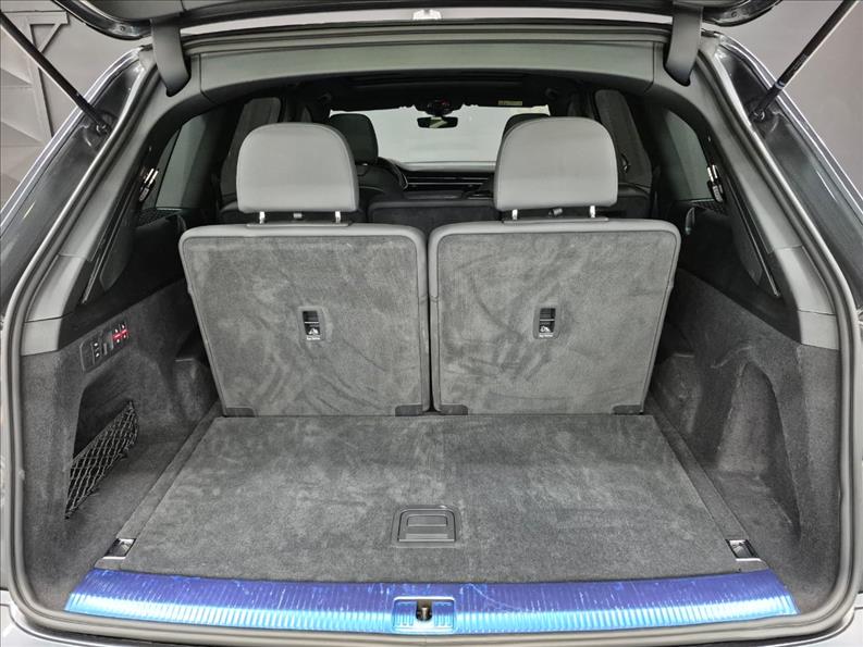 Audi-Q7-3.0 55 TFSI Performance Black Quattro