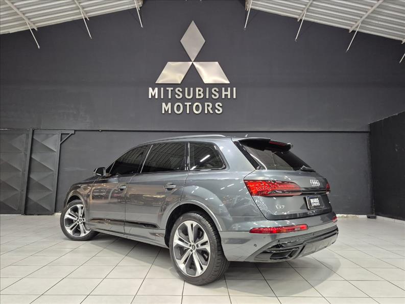 Audi-Q7-3.0 55 TFSI Performance Black Quattro