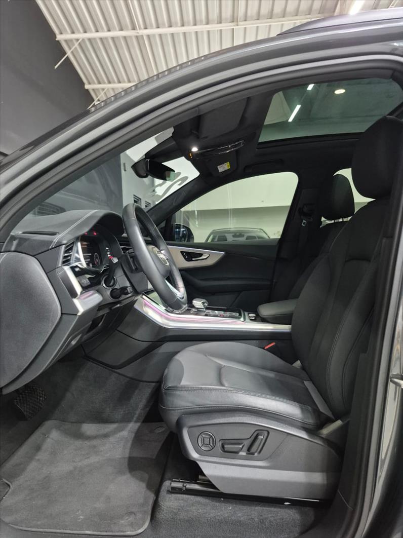 Audi-Q7-3.0 55 TFSI Performance Black Quattro